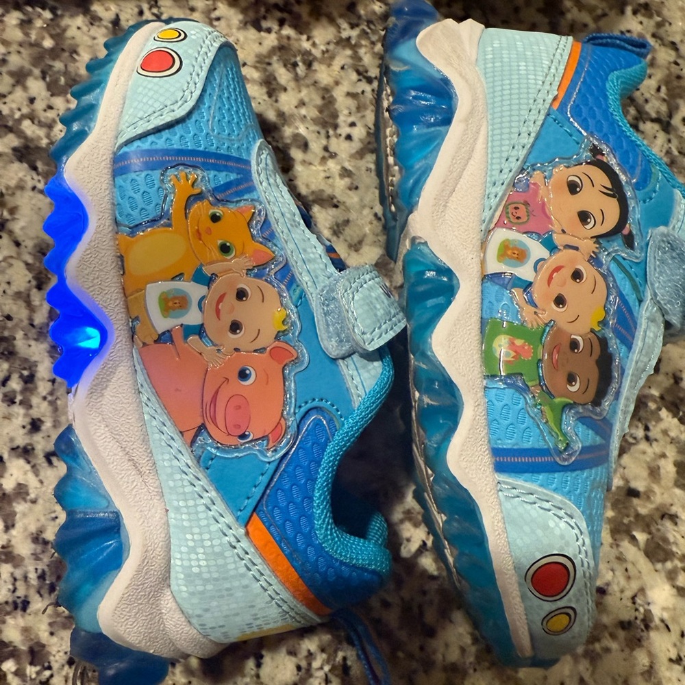 Toddler light up cocomelon sneakers sz 7